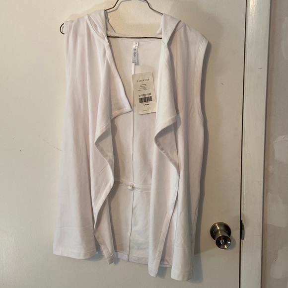 5 for $25 SALE Fabletics White Hannah Vest New With Tags - Picture 3 of 8